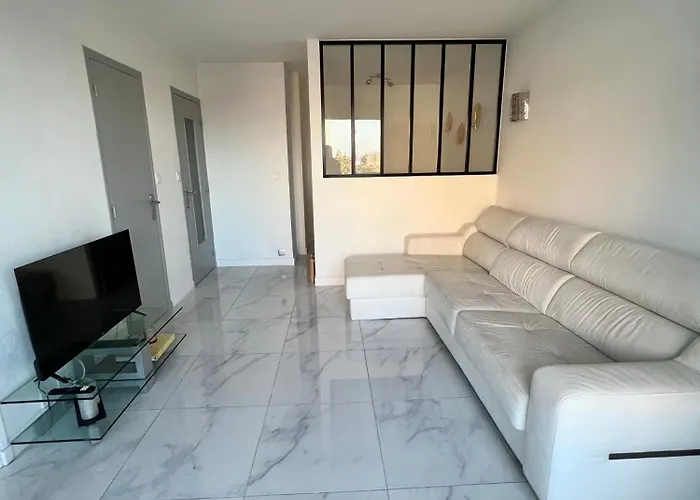 Studio 4 Couchages A 12 Min De La Plage A Pied Avec Wifi, Le Parking Est En Option